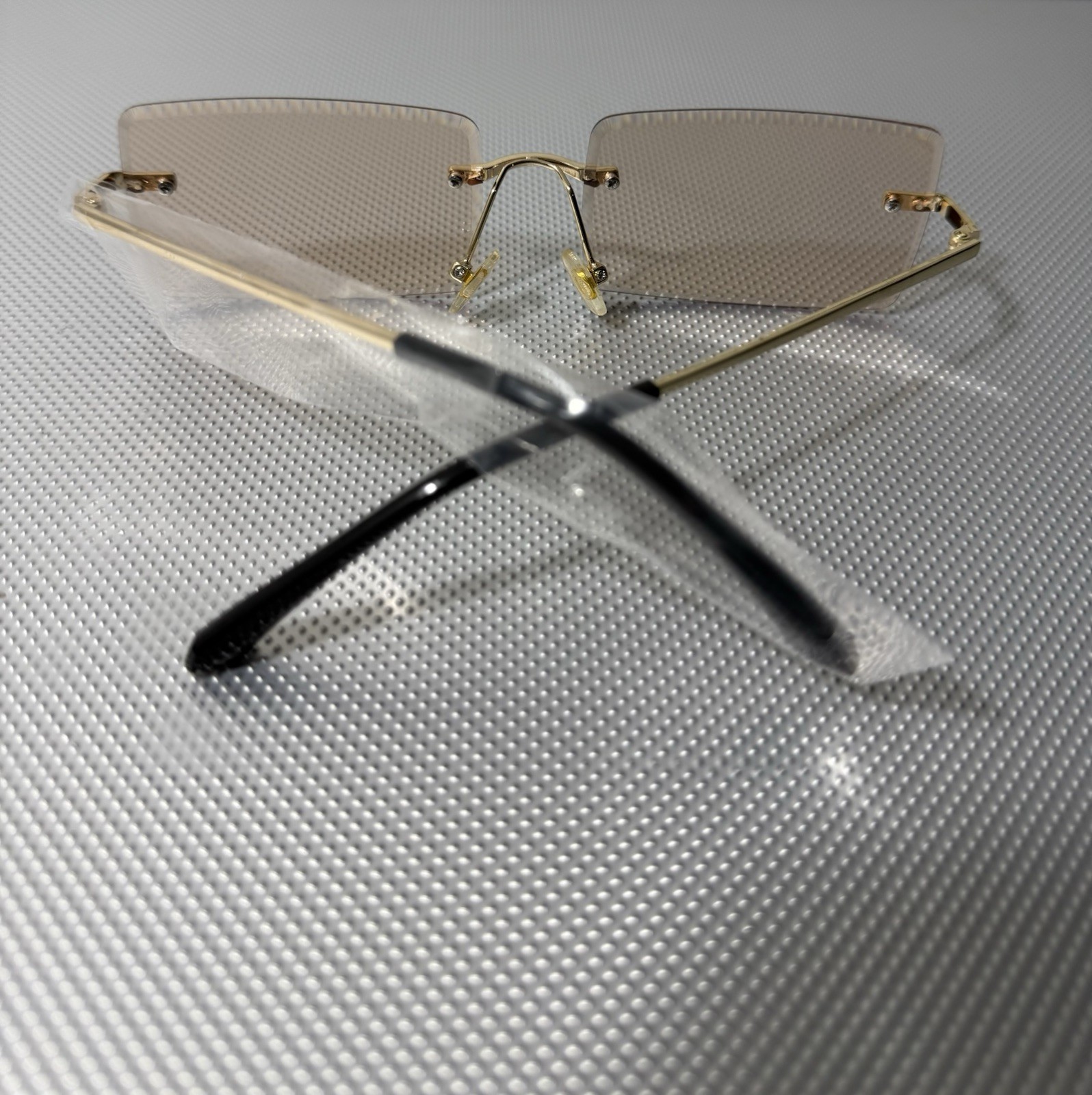 Men’s Rimless Rectangle Sunglasses Gold Metal Frame Clear Tinted B1