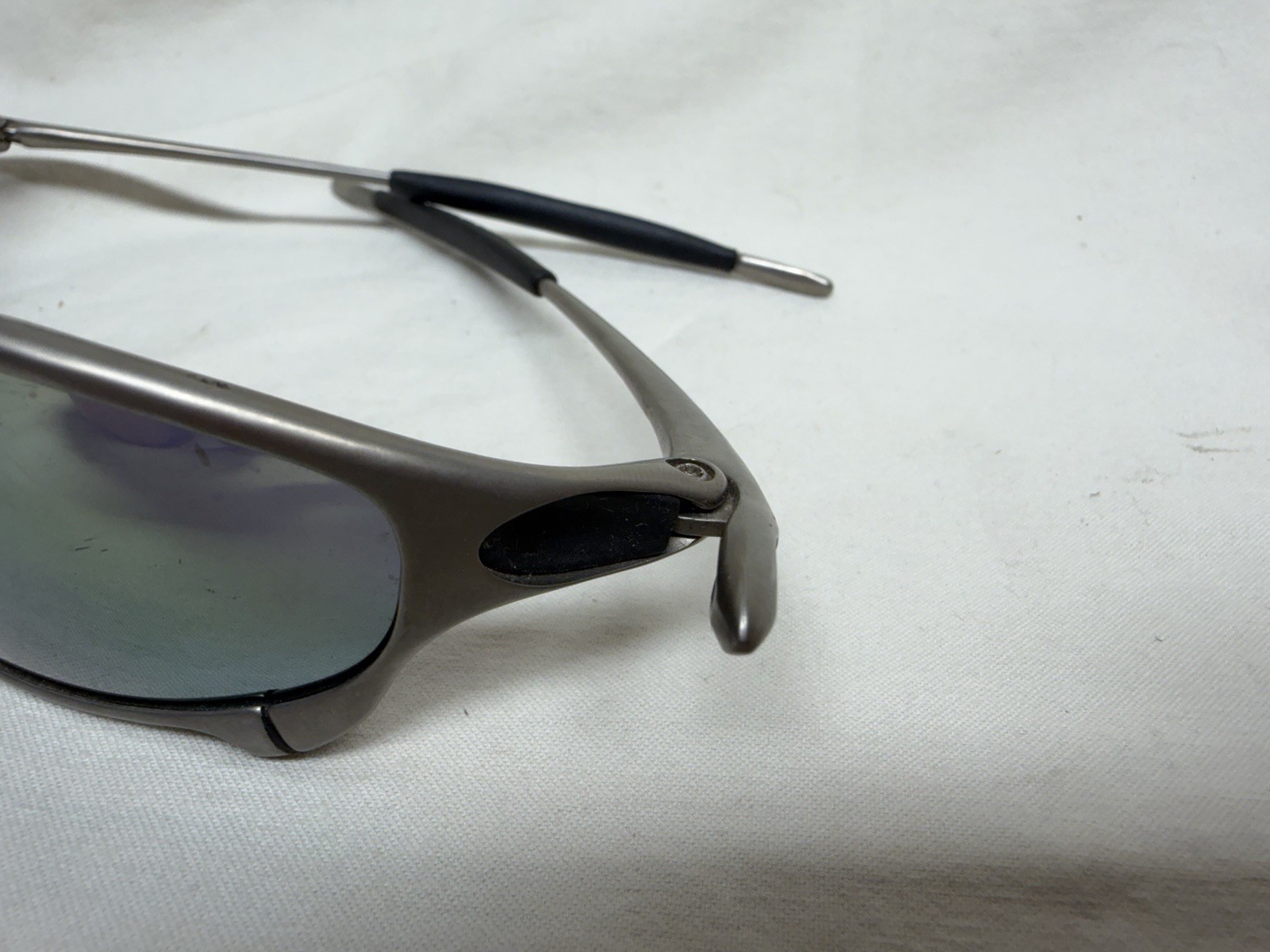 Vintage Oakley Juliet X Metal Plasma Ice Iridium Sunglasses JE041982A USA 2004