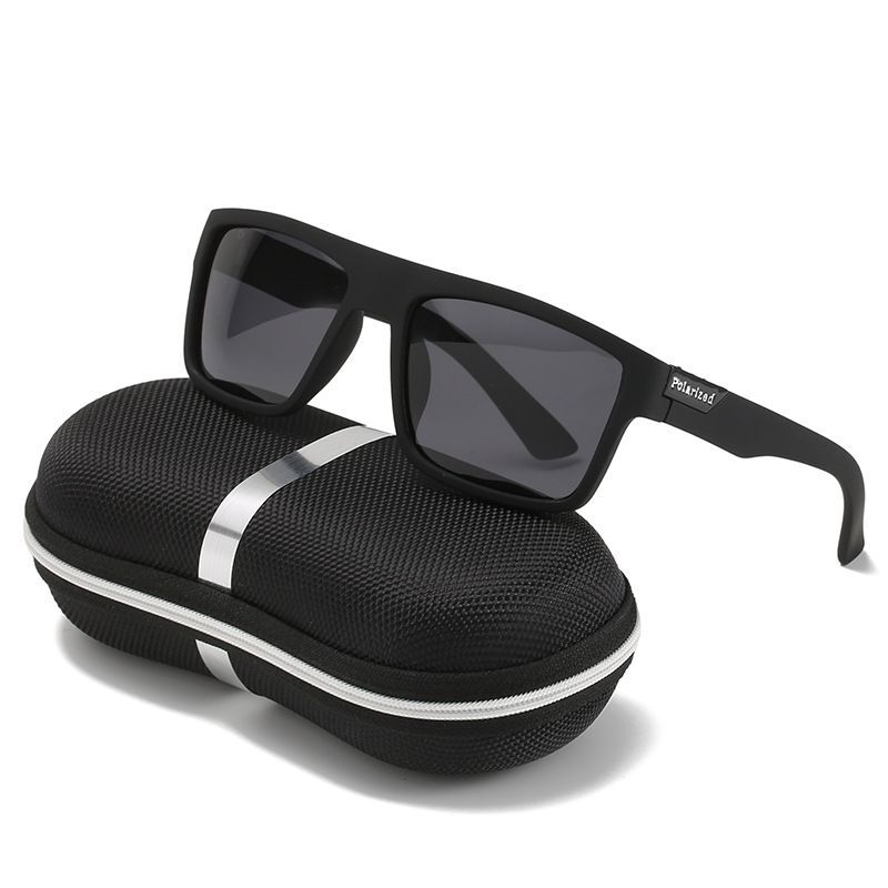 Classic Retro Rivet Polarized Sunglass Men Fashion Accessory Plastic Eyewear 1pc