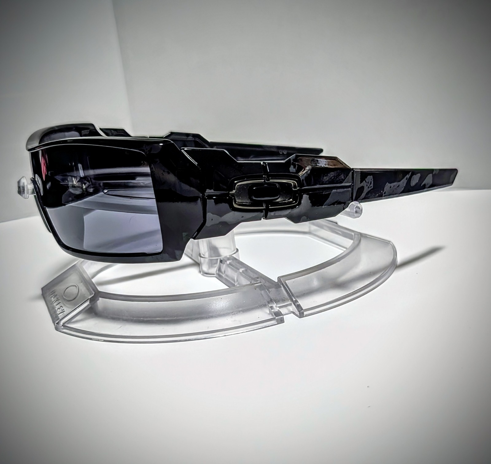 Shadow Camo Oakley Oil Rig Sunglasses w/ Smoke Polarized Lenses – MINT AUTHENTIC