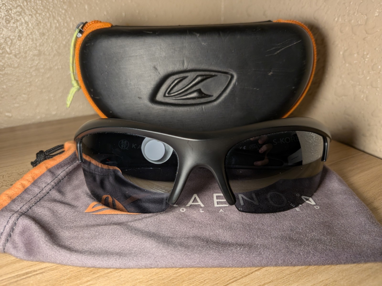 Kaenon S-Kore Lightweight Wrap Sunglasses Black Plastic Frame Gray SR-91 Lens
