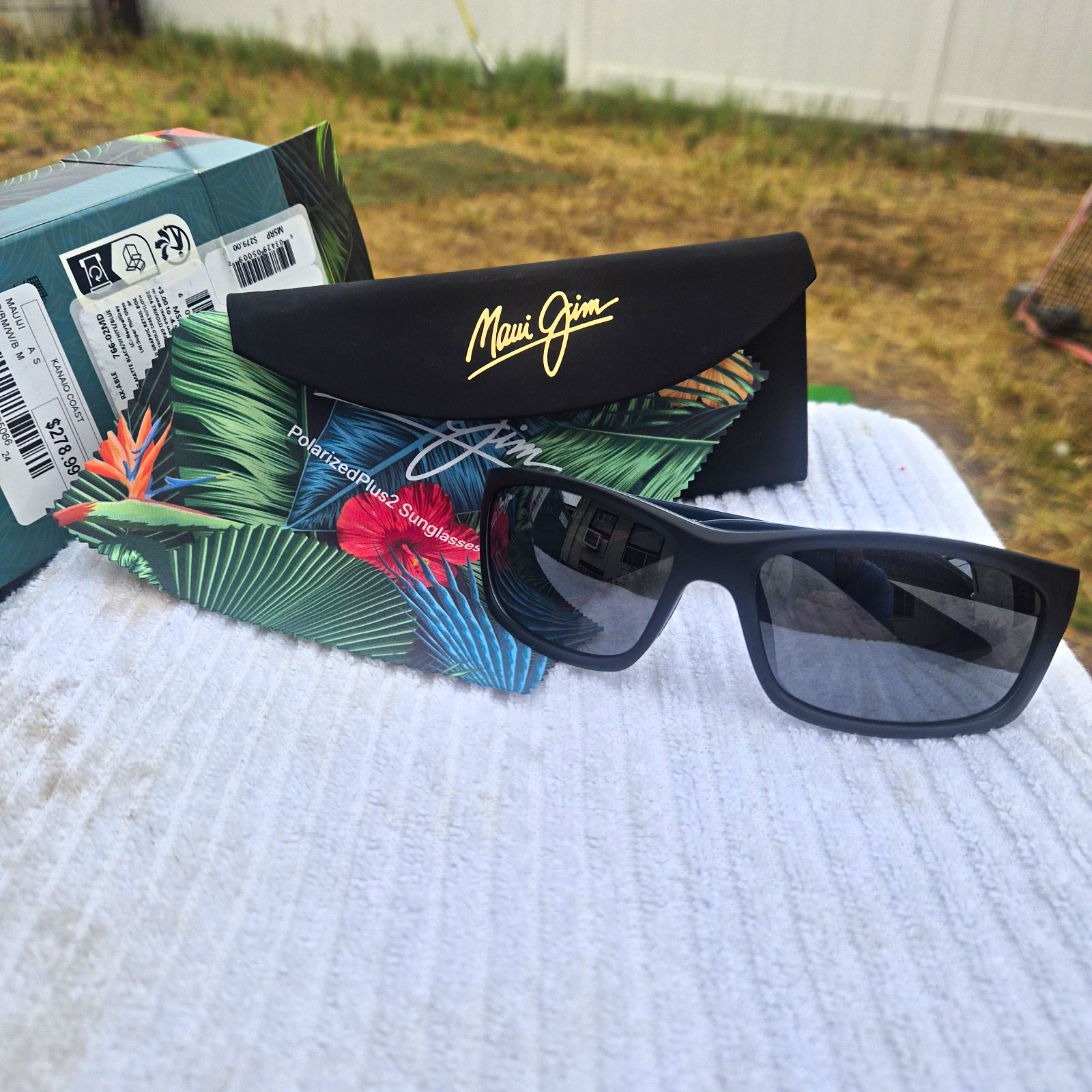 Maui Jim Kanaio Coast MJ766-02MD Polarized Gray Lens Black/Blue Frames