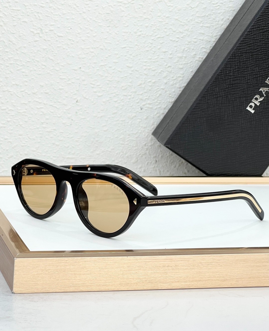 PRADA Sunglasses MODEL：SPR B15 SIZE：51口21-145