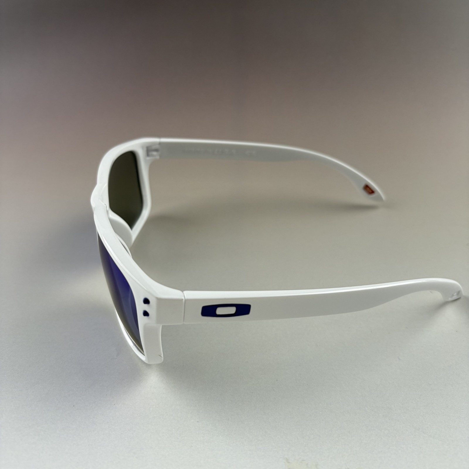 Oakley Holbrook Polarized Sunglasses – White/Blue