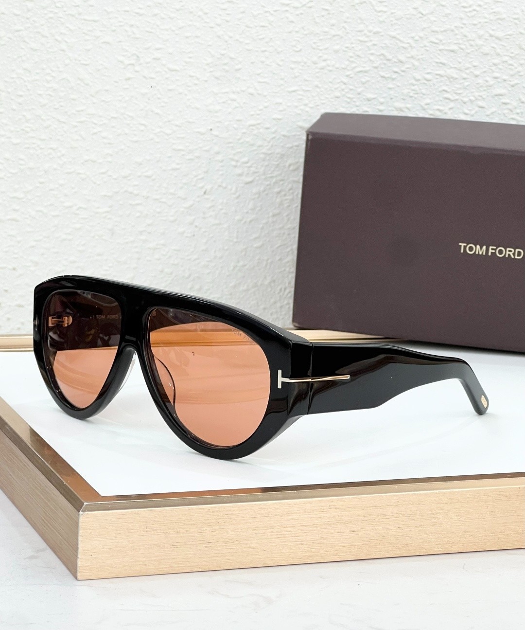 Tom Ford TF1044 62-12-140 Oversized Shield Cat-Eye Sunglasses