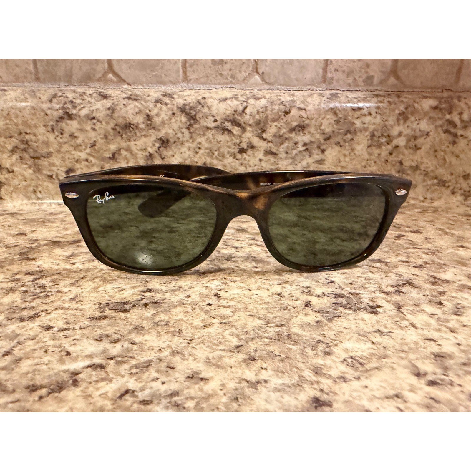 Ray-Ban New Wayfarer RB2132 Tortoise Shell Green G-15 Lens Sunglasses 52mm