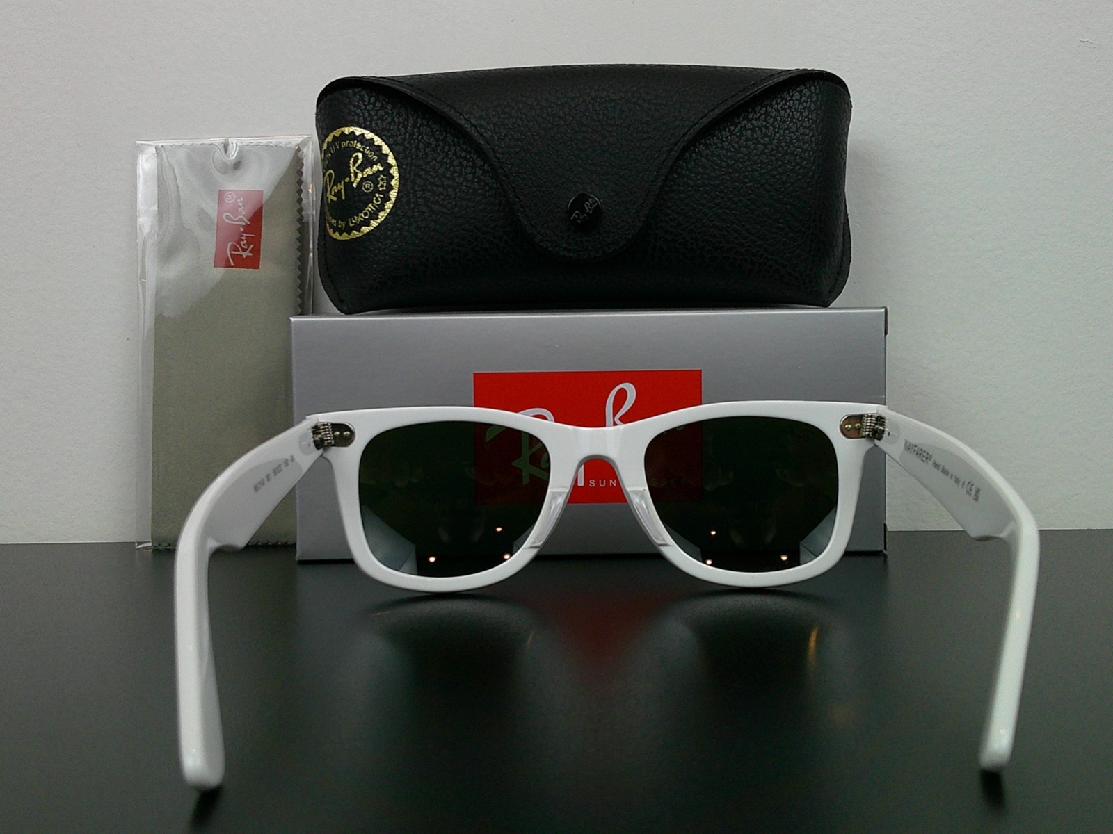 Ray-Ban RB2140 Original Wayfarer Classic Sunglasses White G-15 50mm Never Worn
