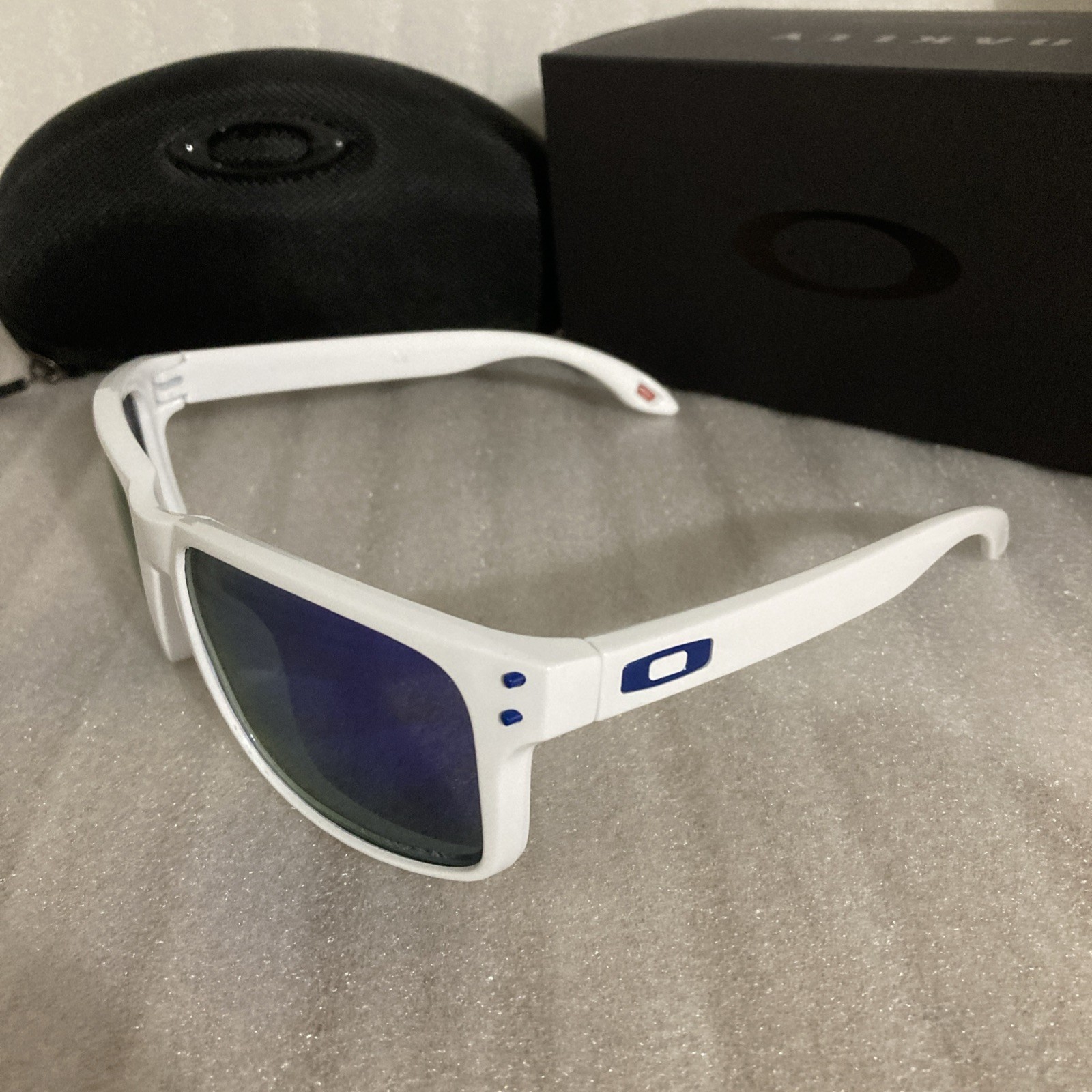 Oakley Holbrook XL Sunglasses Prizm Polarized Blue Lens With Case New