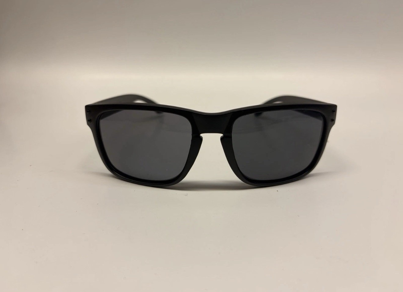 Oakley Holbrook Oo9102 Men’s Square Sunglasses – Black/Gray
