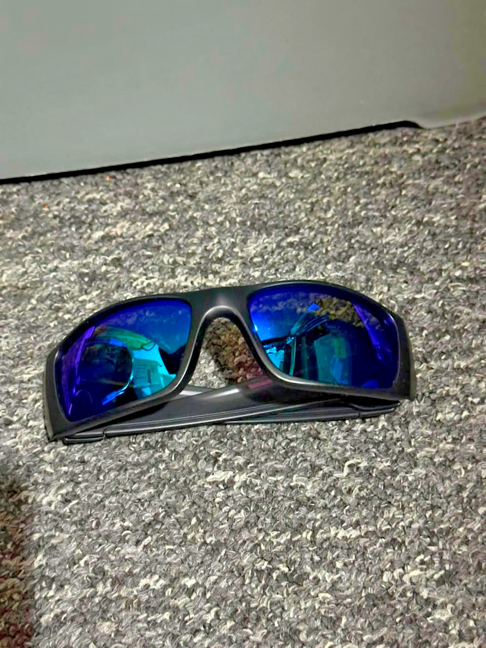 Men’s Wrap Sunglasses Black Frame Blue Mirror Lens UV400 Outdoor