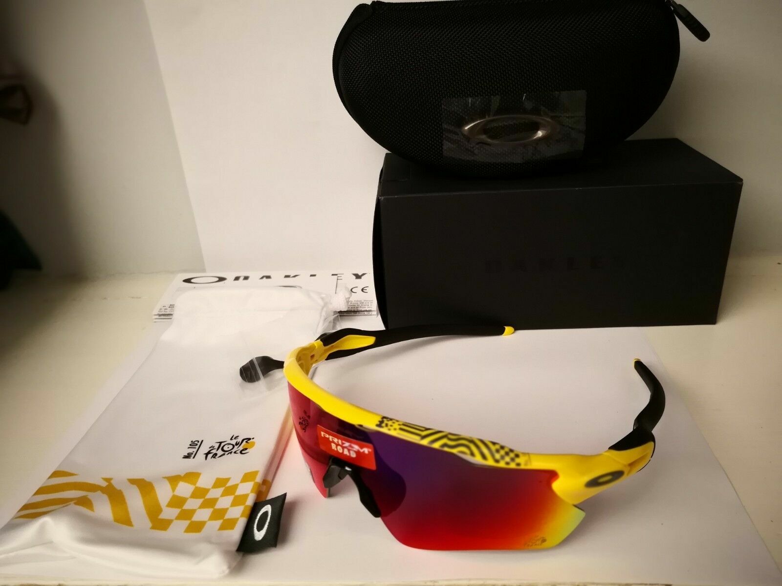 NEW Oakley – Tour De France RADAR EV PATH – YELLOW / PRIZM ROAD, OO9208-69