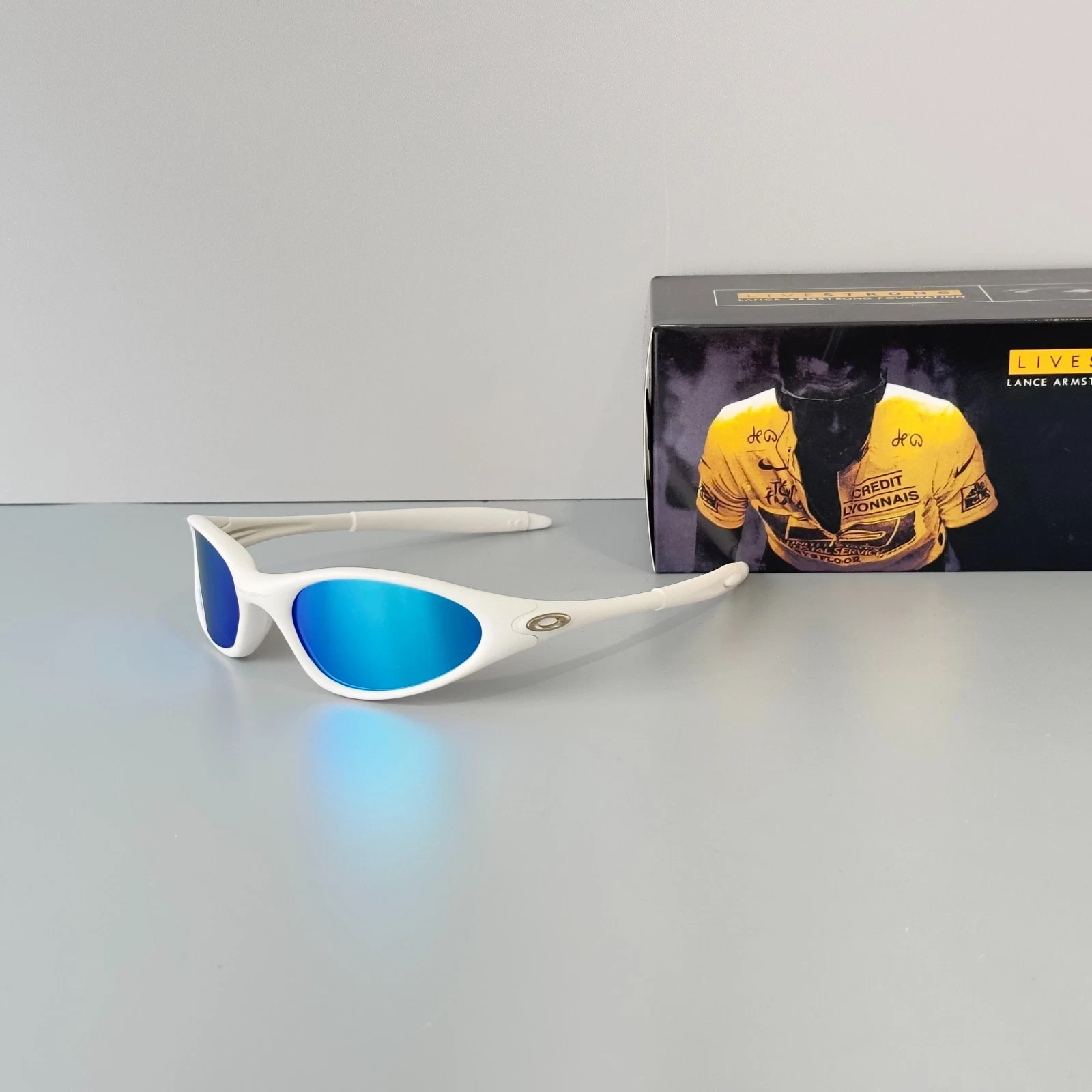 Oakley Minute 1.0 White Sapphire Iridium Vintage Sunglasses USA Y2K w/ Box