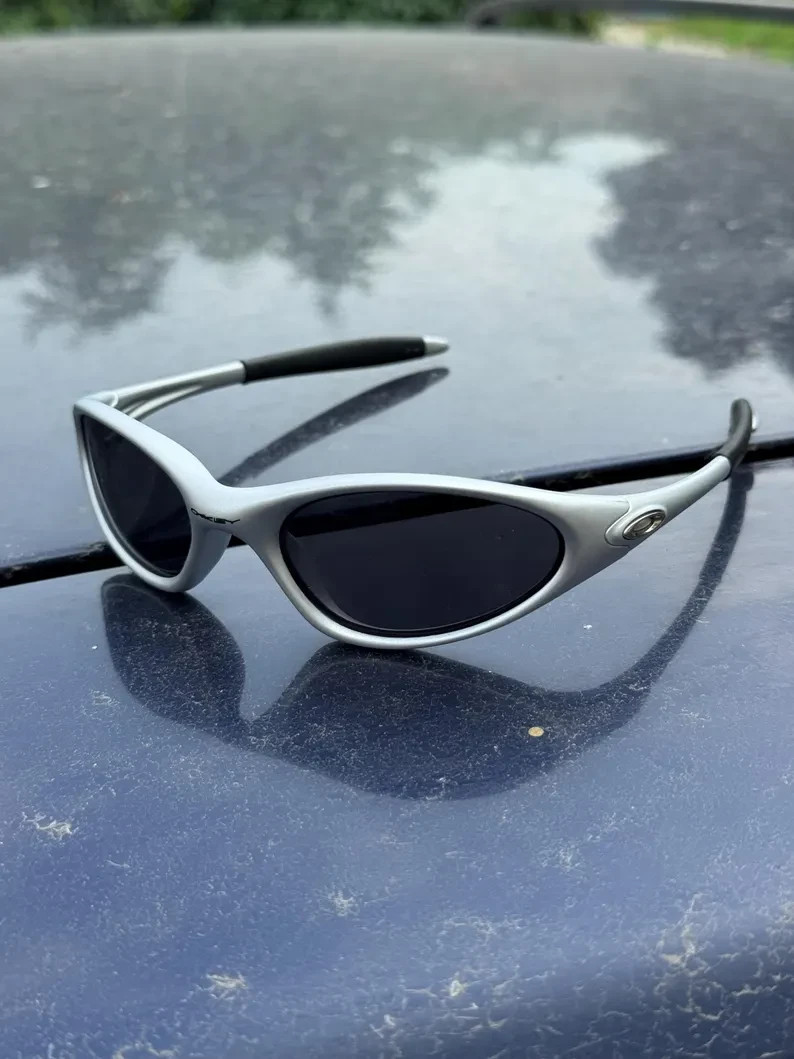 Retro Oakley Minute 1.0 Polarized Sunglasses Sliver Frame Black Lenses