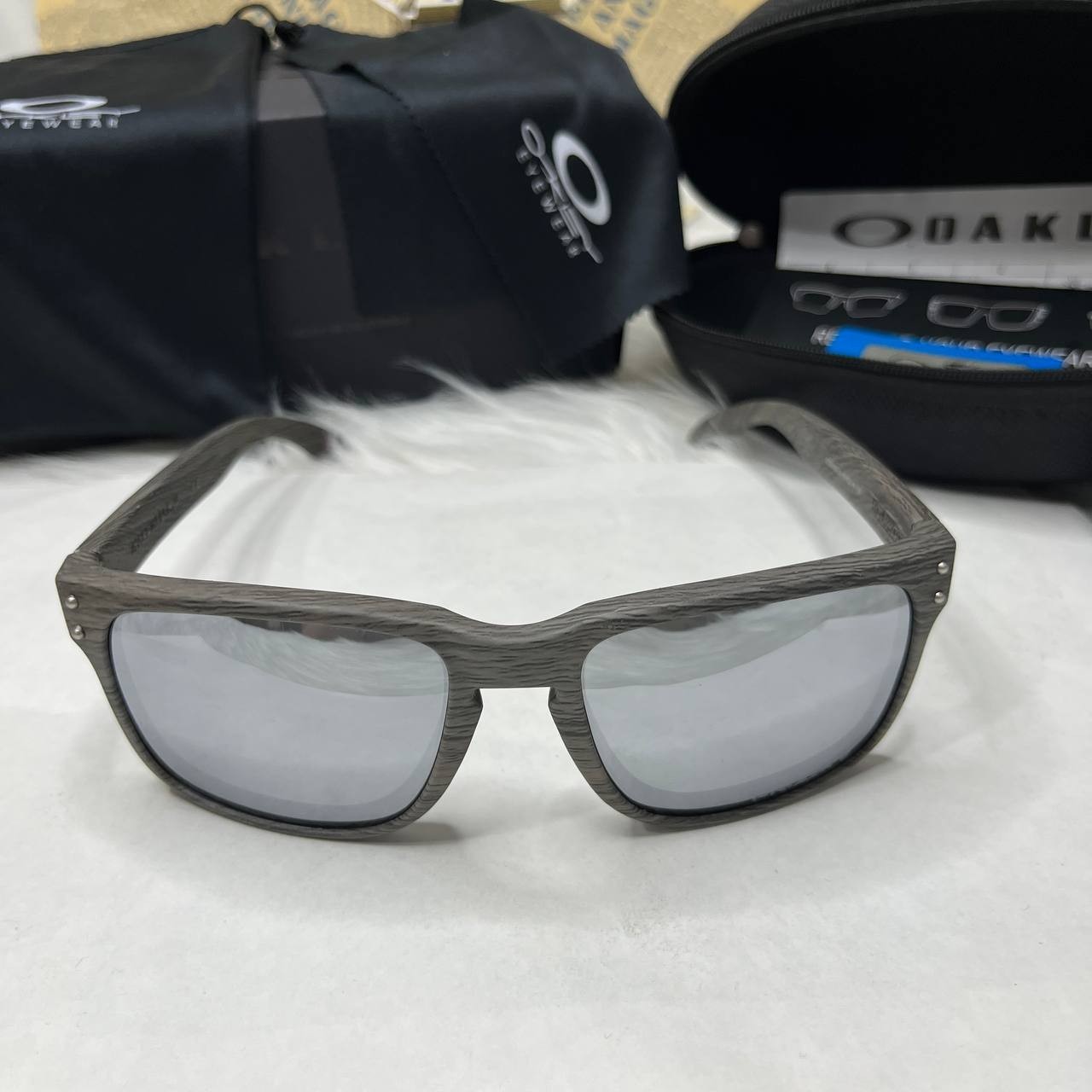 Oakley Holbrook Sunglasses Grey Woodgrain Frame Silver Mirror Polarized OO9102
