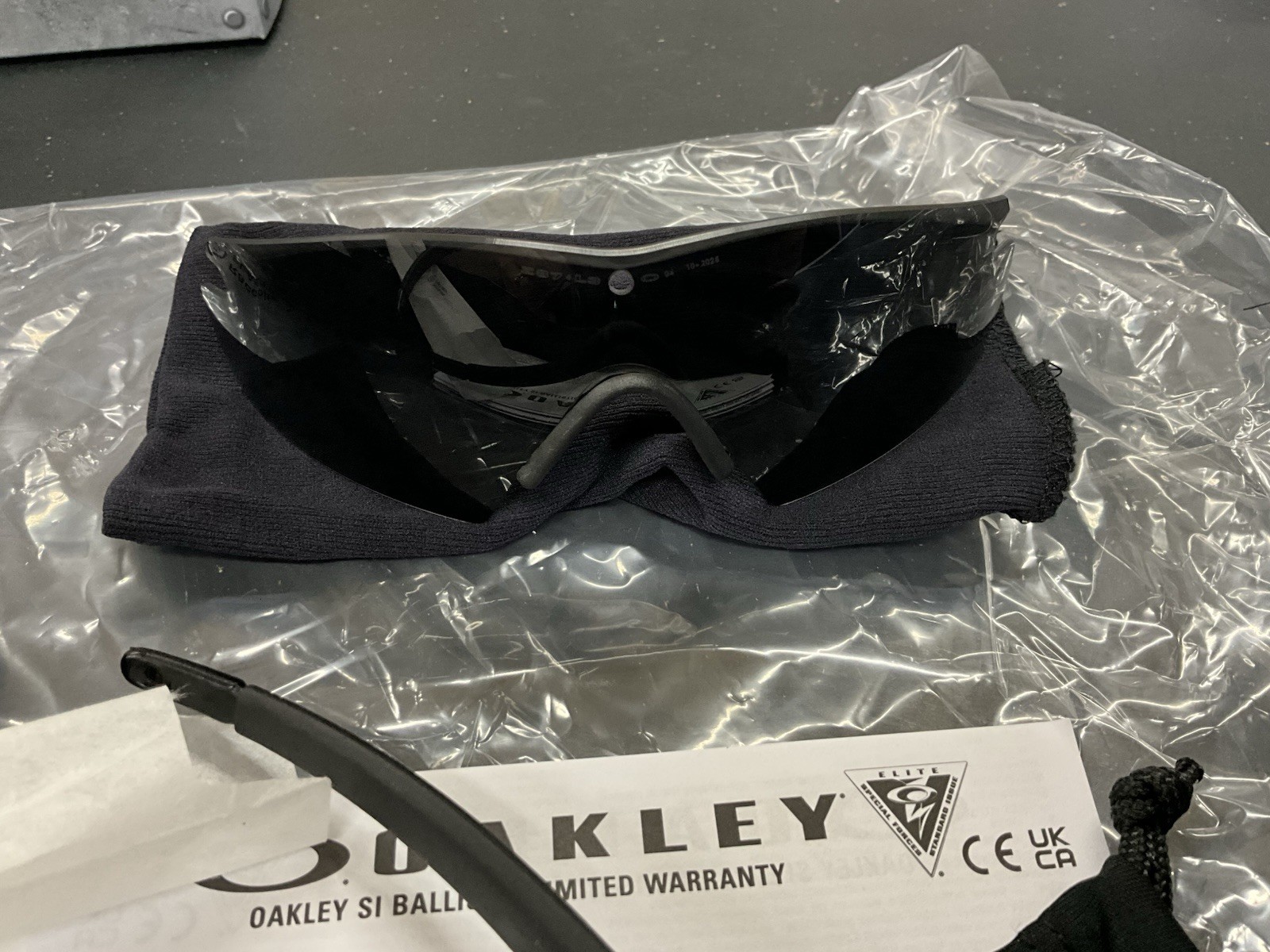 Oakley Standard Issue Ballistic M Frame 2.0 Strike Sunglasses OO9046 W/ Case