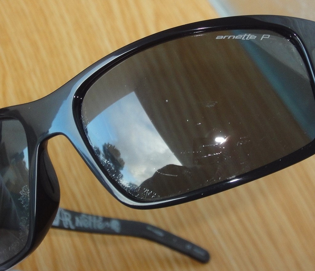 Arnette Fastball 4202-2267/81 Black mint frame/62mm-16 Polarized(Defective Lens)