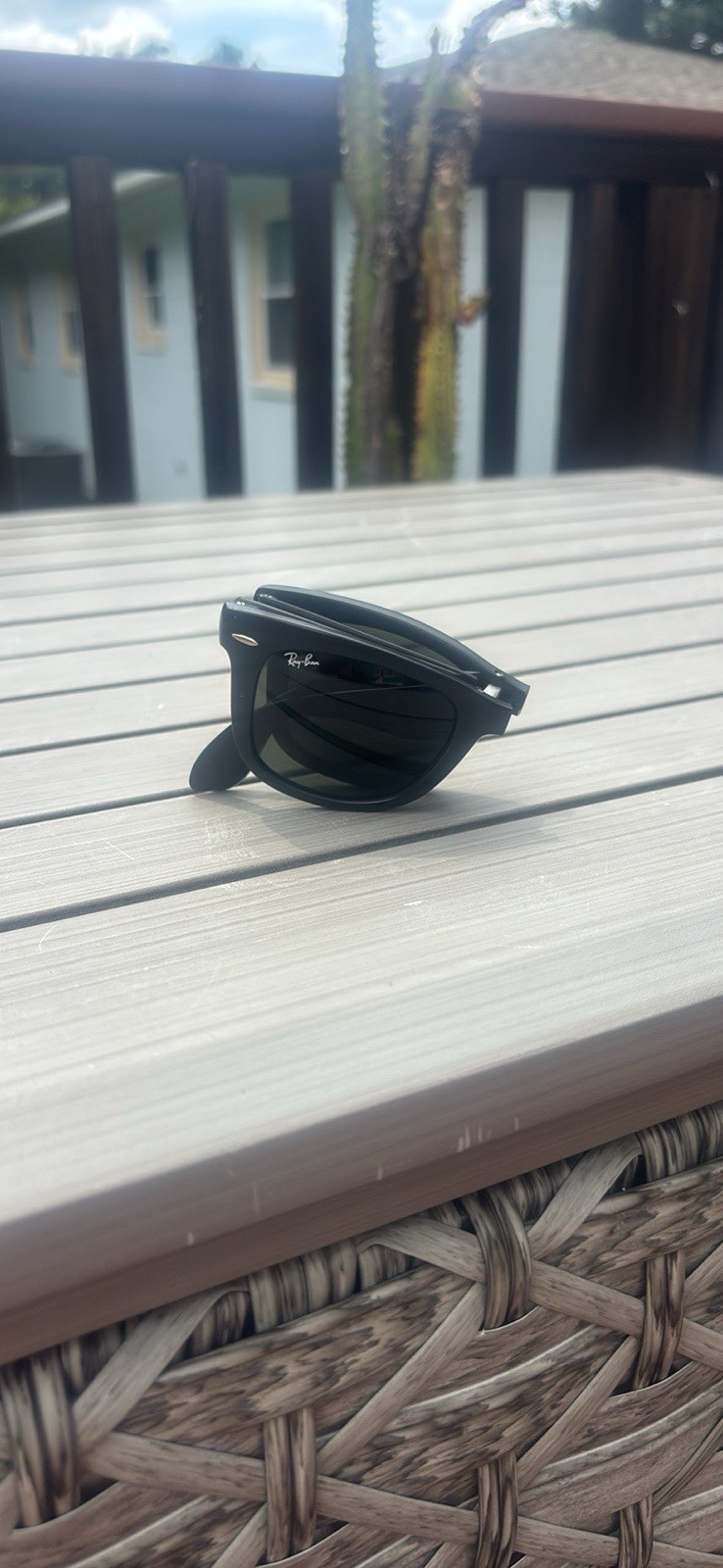 Ray-Ban RB4105 Polarized Wayfarer Sunglasses Black Frame Green Lenses 50□22