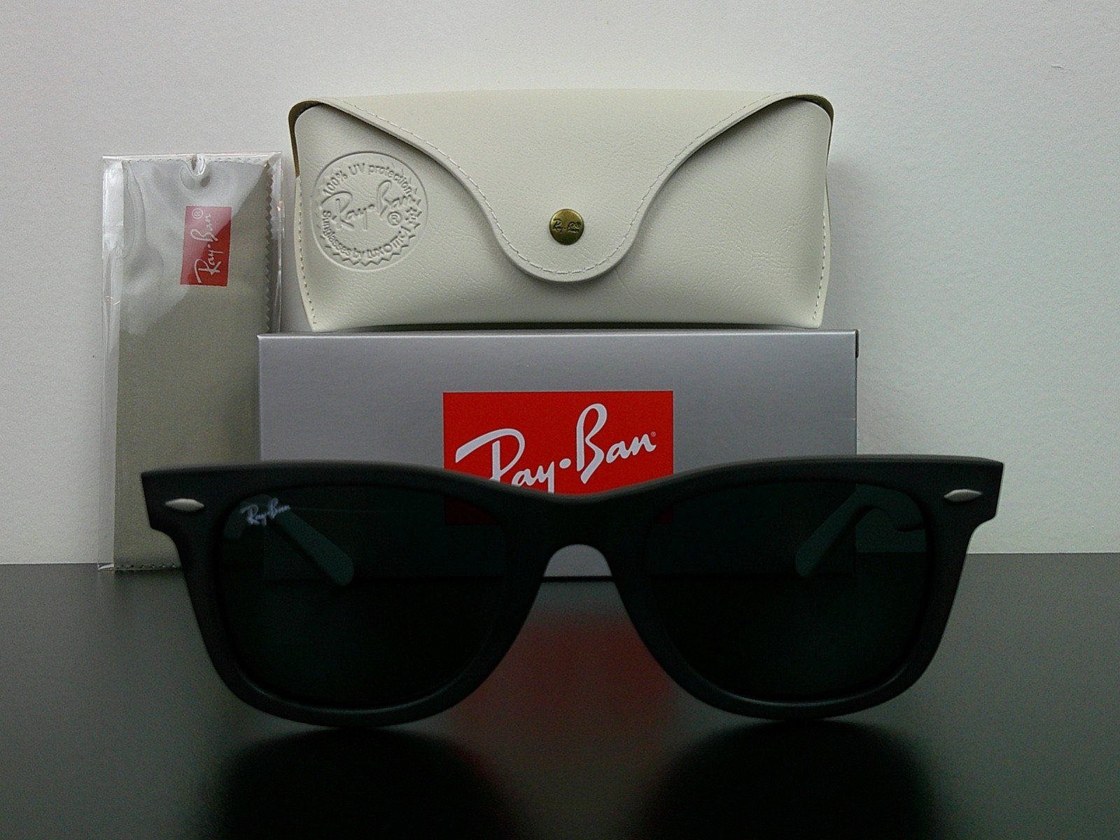 Ray-Ban RB2140 Wayfarer Classic Sunglasses Matte White/Black 50mm Never Worn