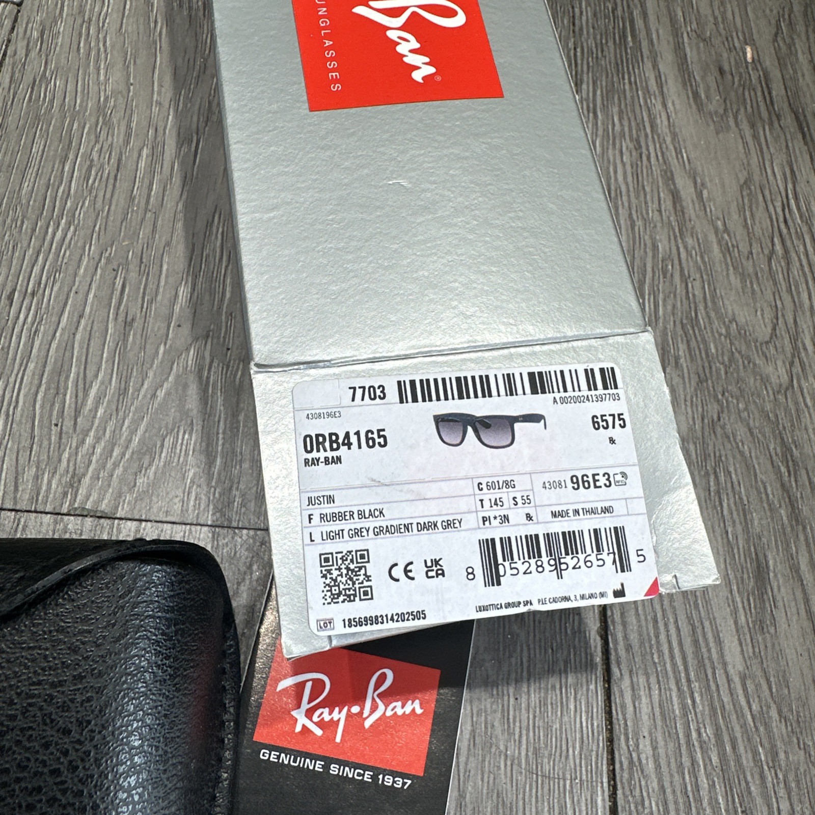 Ray-Ban Justin Matte Black Frame Light Grey Gradient Dark Grey RB4165 601/ 8g 54