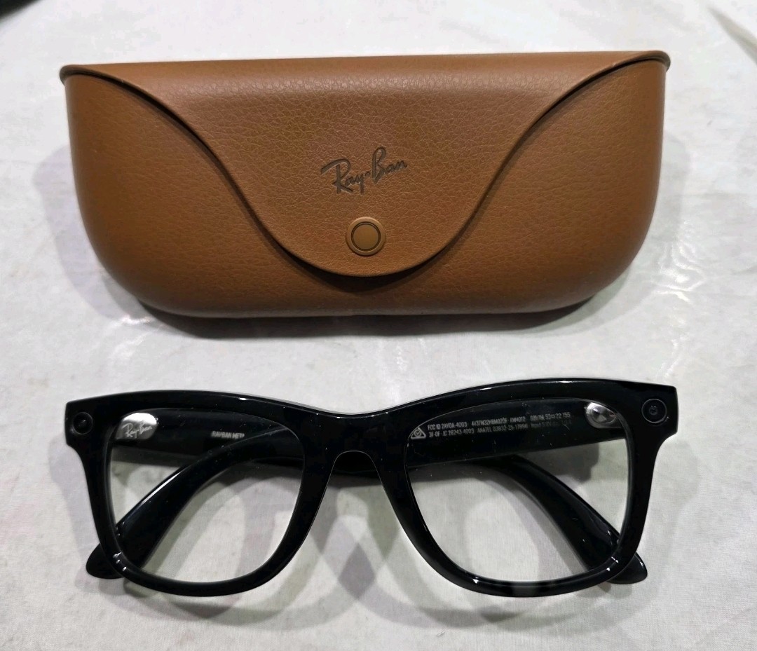Ray-Ban Meta Glasses Gen 2 Wayfarer Shiny Black Transitions Lenses Charging Case