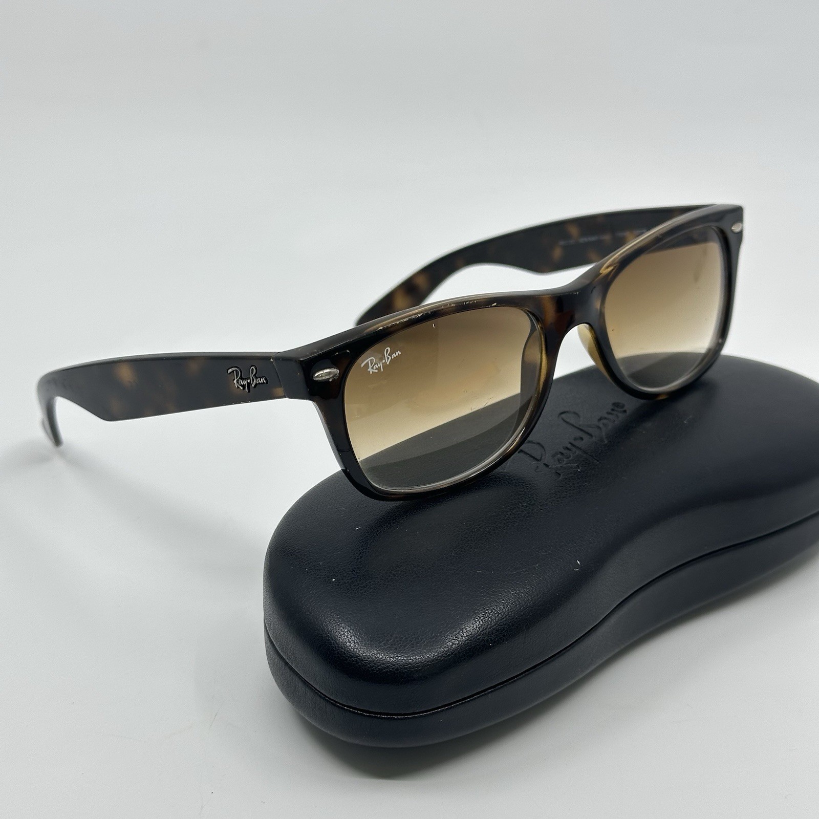 Ray-Ban RB2132 New Wayfarer 710/51 Tortoise Gradient 52mm w/ Case Good Condition