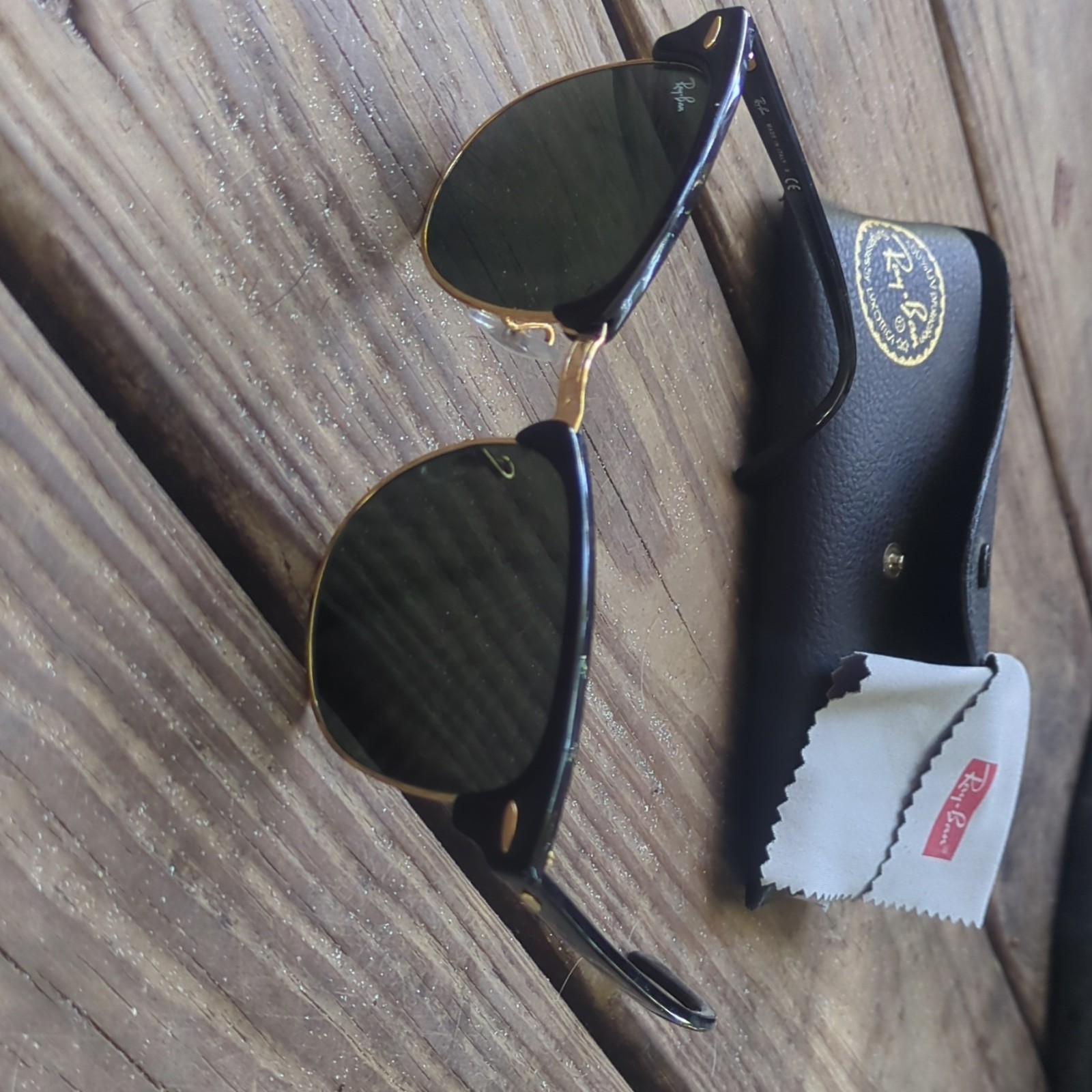 Ray-Ban RB3016 Clubmaster Black/Gold Frame Green G-15 Glass Lens 51-21