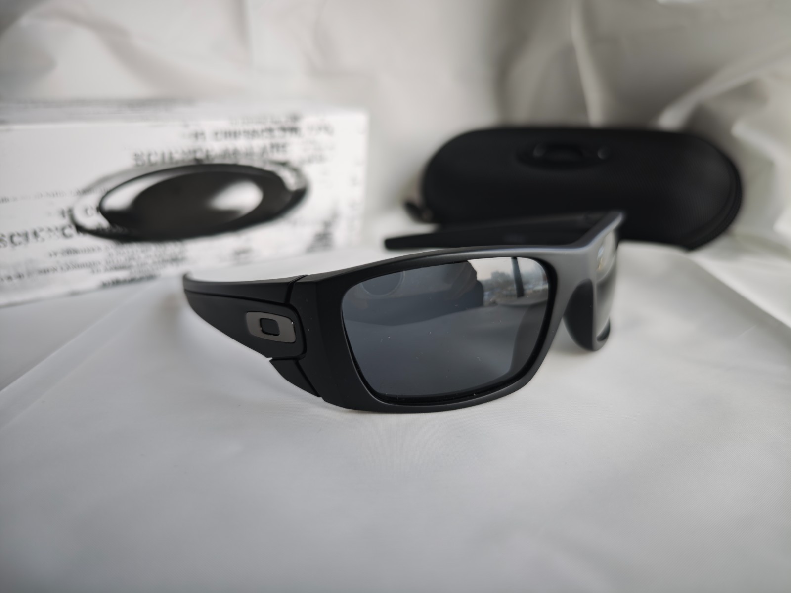 Oakley Fuel Cell Polarized OO9096-05 Black Frame Gray Lens