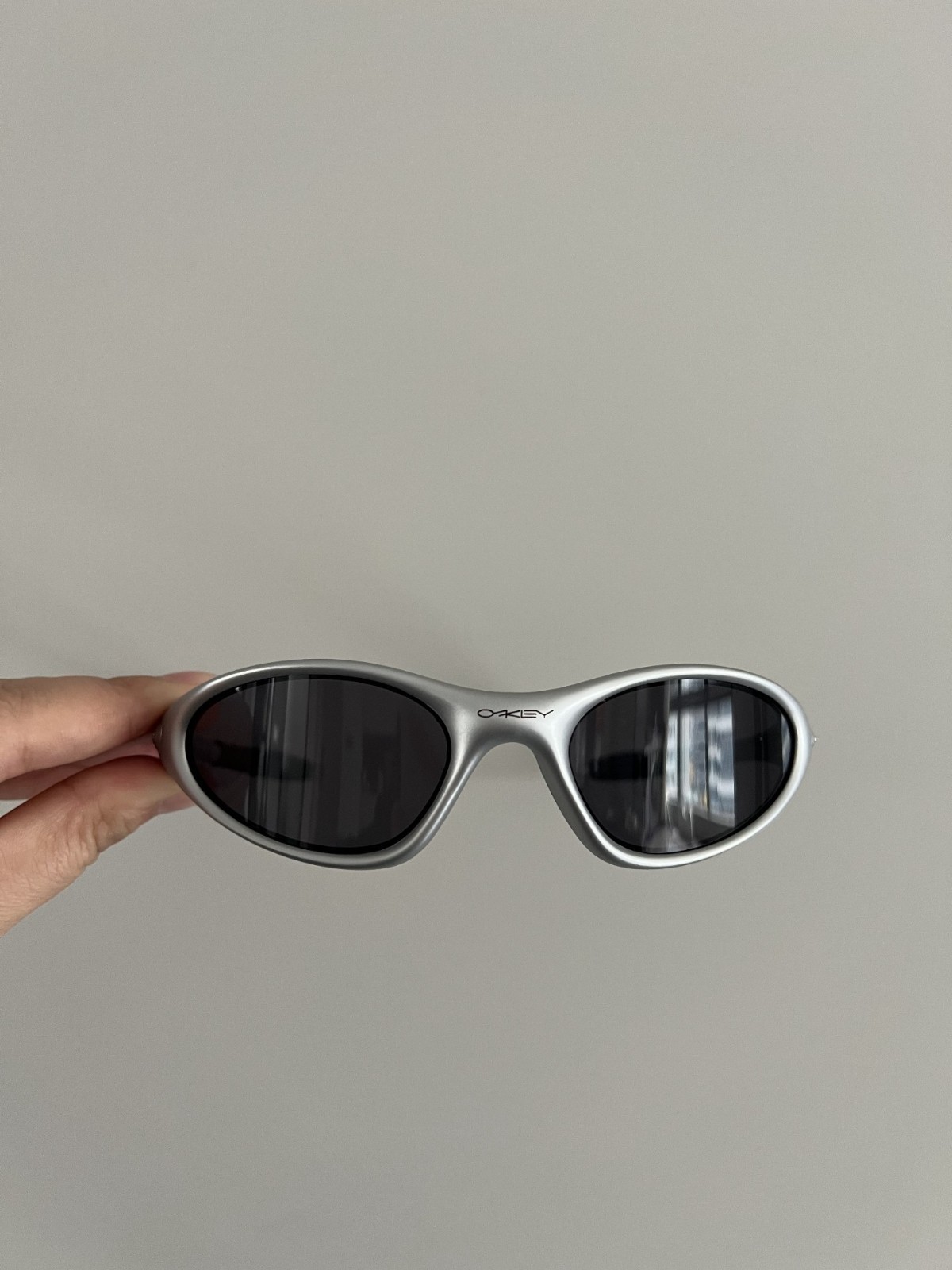 Vintage Oakley Minute Gen1 Lightweight Sunglasses Silver Frames Black Lenses