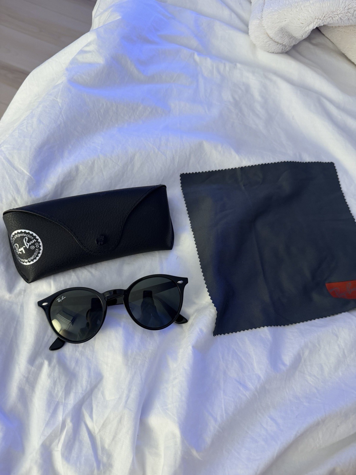Ray-Ban RB2180 Round Sunglasses Black Plastic Frame G-15 Dark Green 145mm