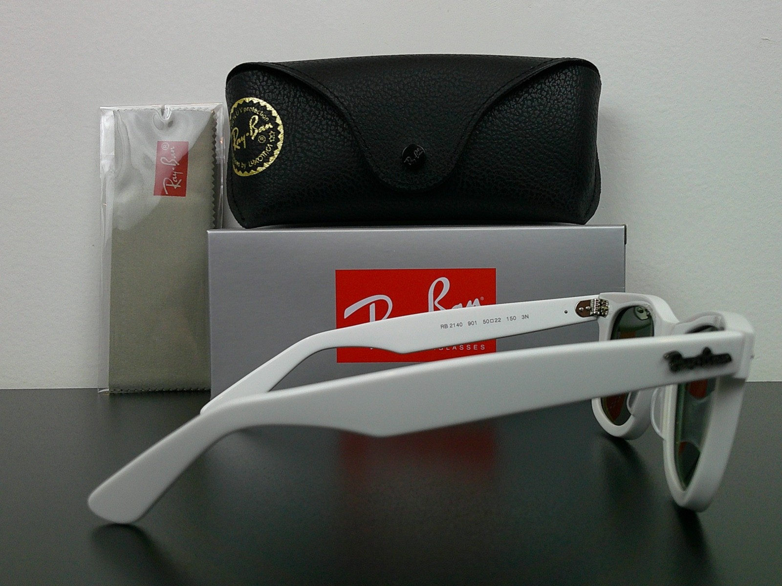 Ray-Ban RB2140 Original Wayfarer Classic Sunglasses White G-15 50mm Never Worn