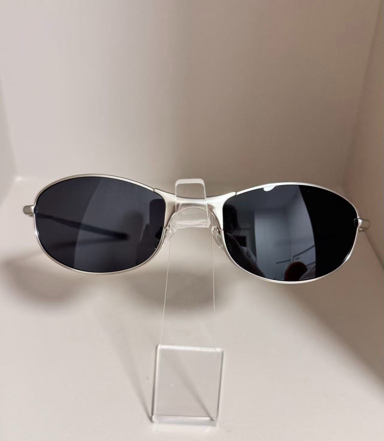 Oakley Tightrope OO4040 polarized sunglasses, silver frame, black lenses