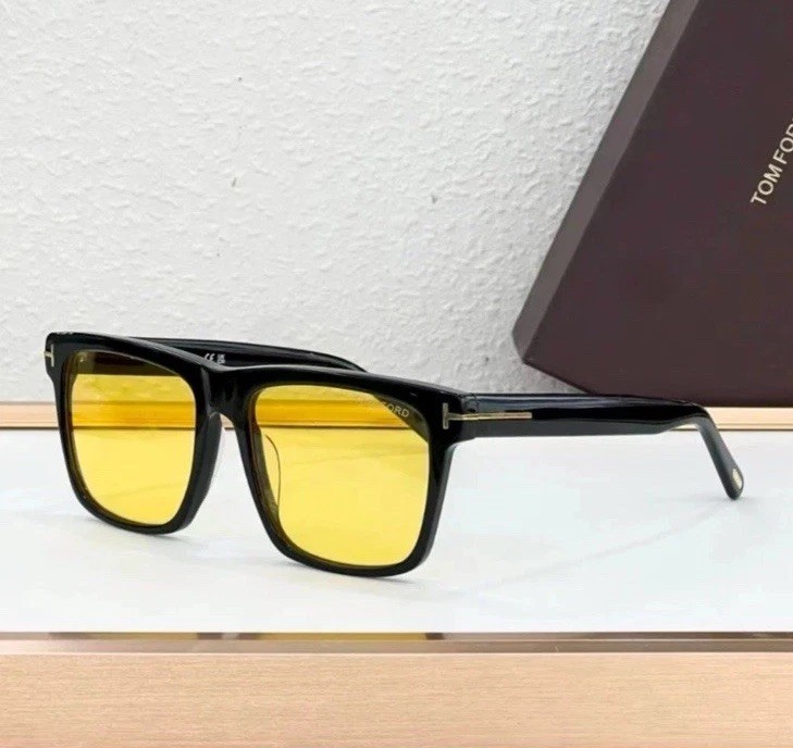 Tom Ford Buckley Sunglasses FT0906 Black 58-17-145mm New With Case Runs Small