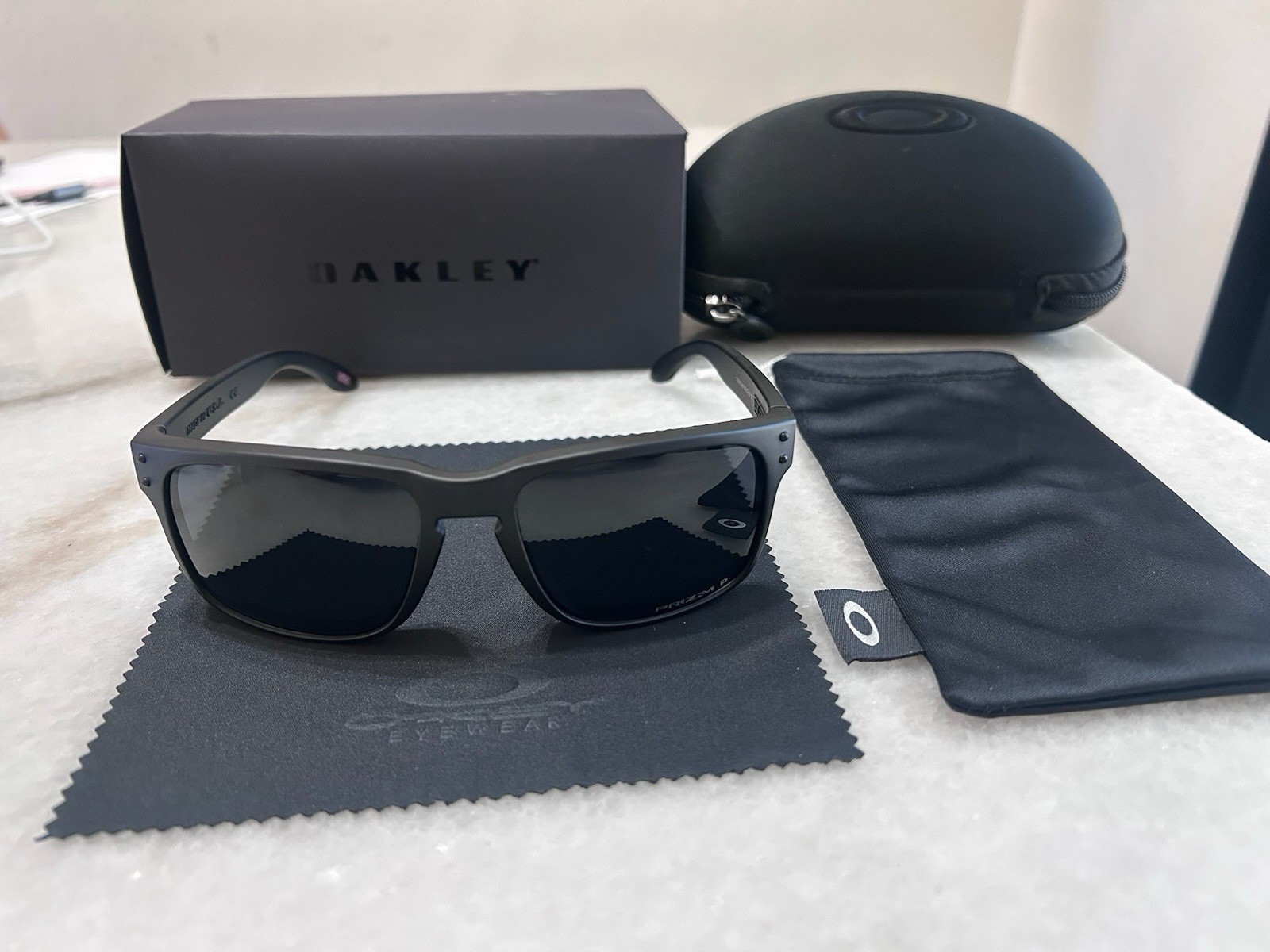 New Oakley Holbrook Polarized Black Lens, Matte Black Frame OO9102