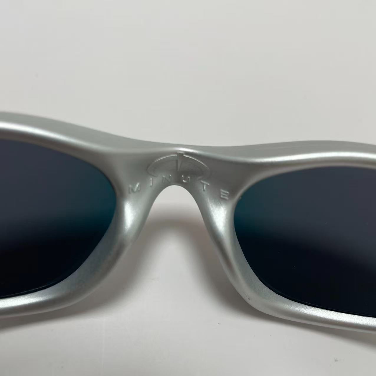 Retro Oakley Minute 1.0 Polarized Sunglasses Sliver Frame Ruby Lenses Original