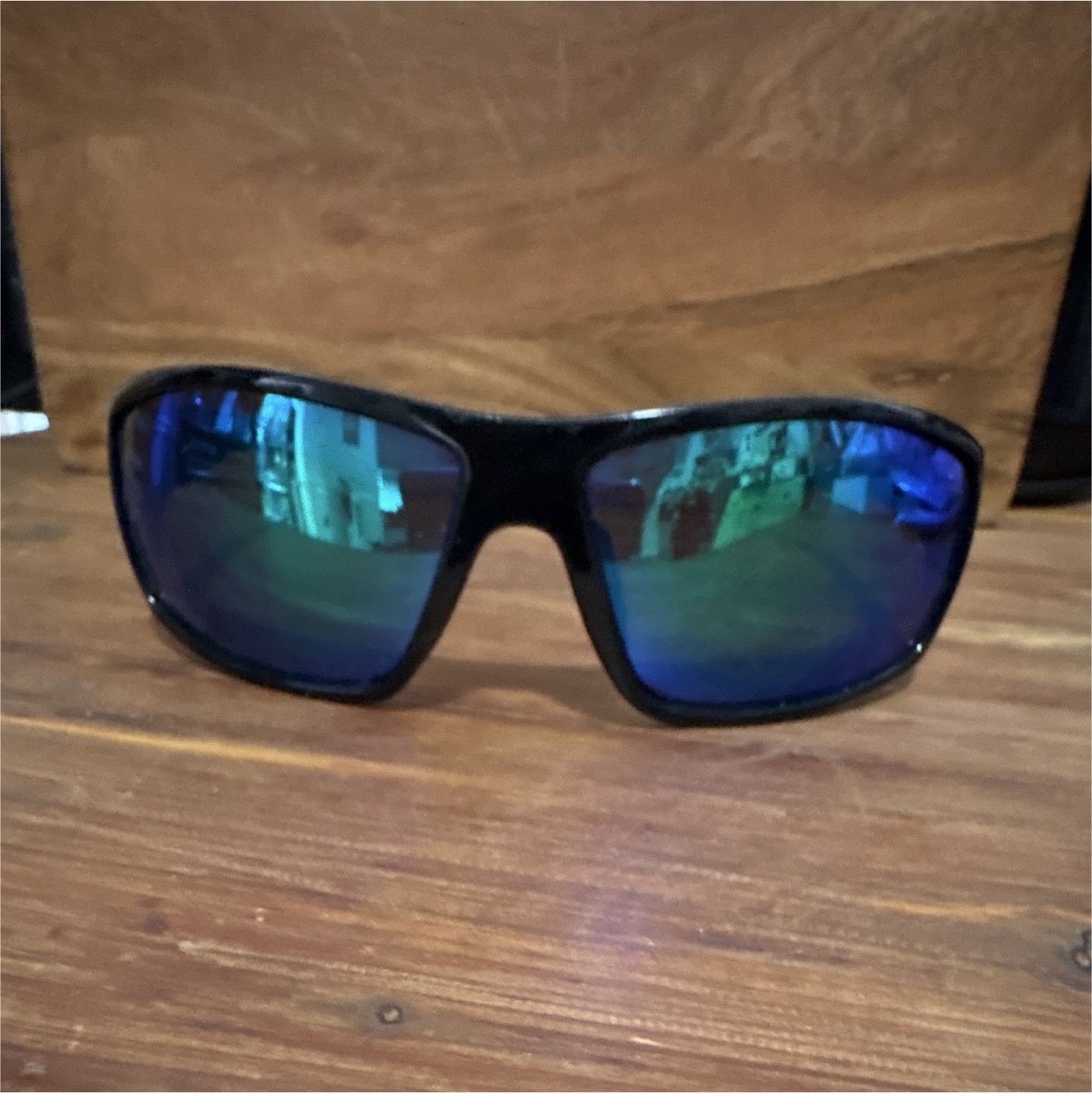 Pugs Men’s Wrap Sunglasses Black Plastic Frame Blue Mirrored Lenses Lightweight