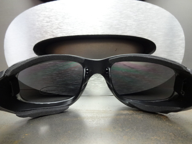 Men PADDED Biker MOTORCYCLE RIDING GLASSES GOGGLES With Strap Gray & Black Frame