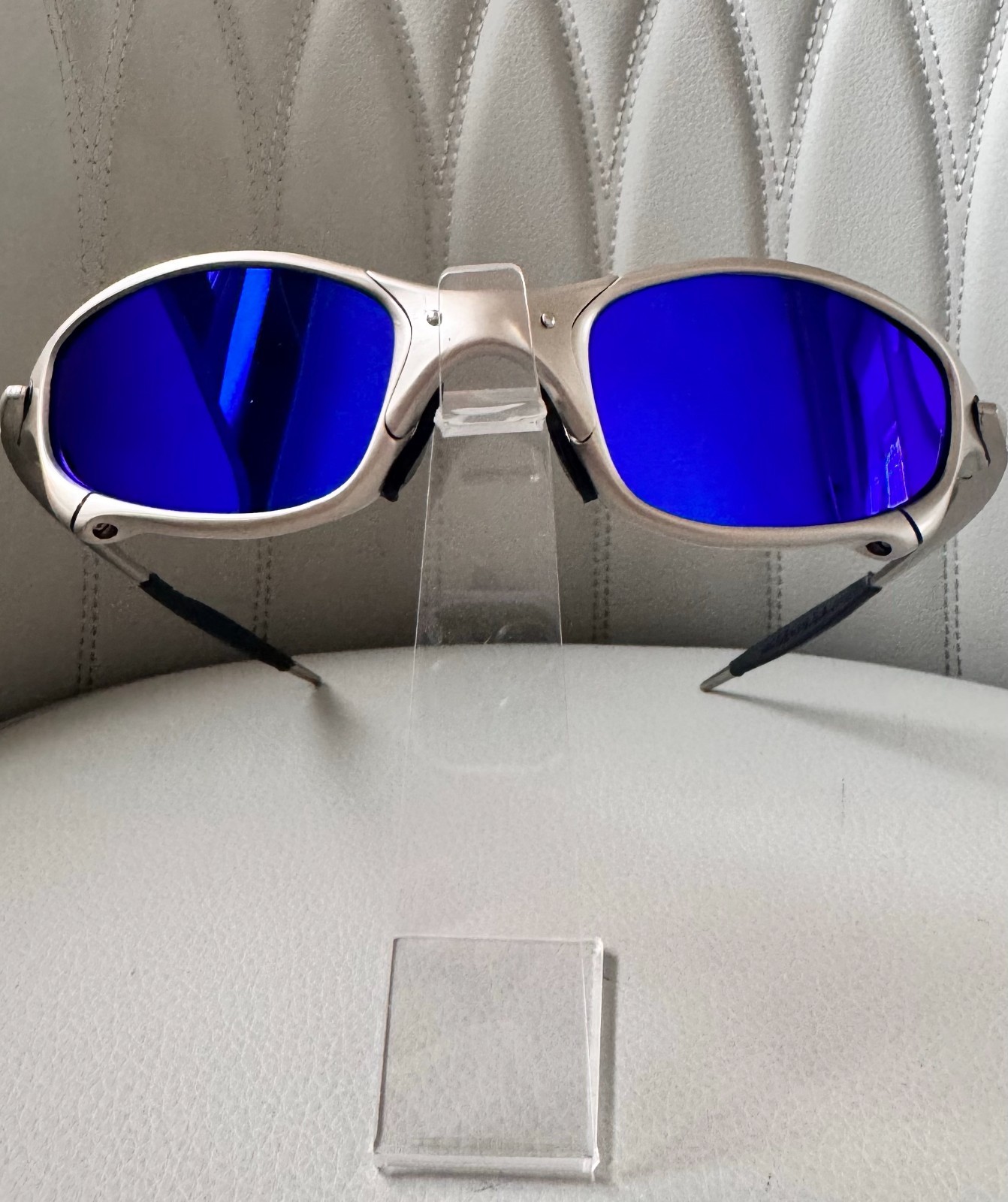Oakley Juliet 1.0 X sunglasses, silver metal frame. Dark blue lenses