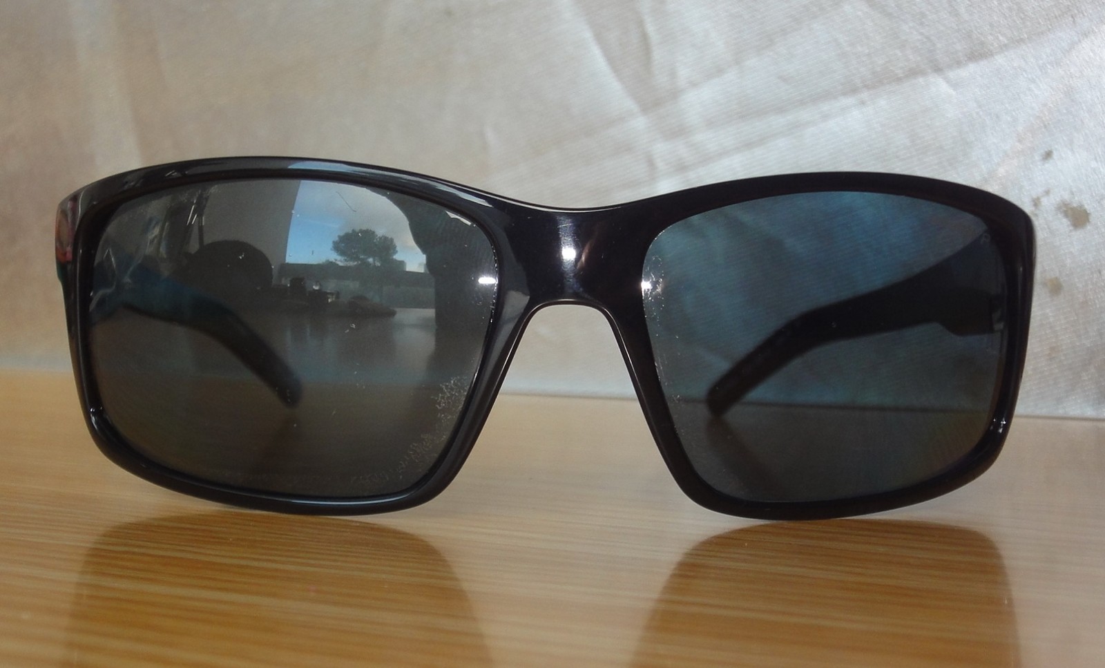 Arnette Fastball 4202-2267/81 Black mint frame/62mm-16 Polarized(Defective Lens)