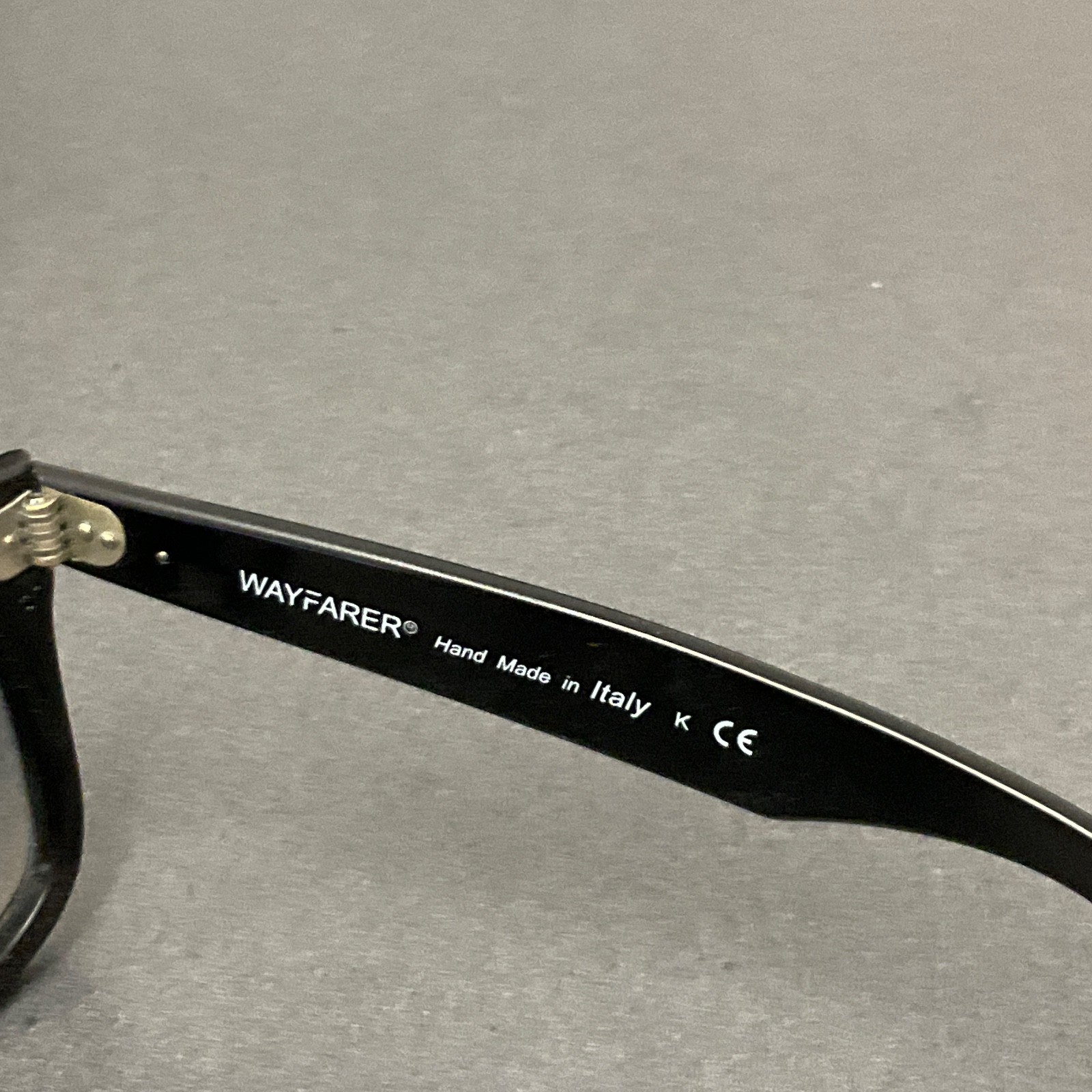 Ray-Ban RB2140 Original Wayfarer 901/32 Black Brown Gradient Sunglasses 50-22 It