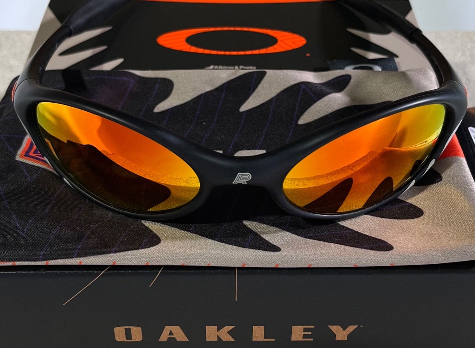 ALBINO PRETO OAKLEY EYE JACKET MATTE BLACK FRAME PRIZM RUBY NEW NEVER WORN