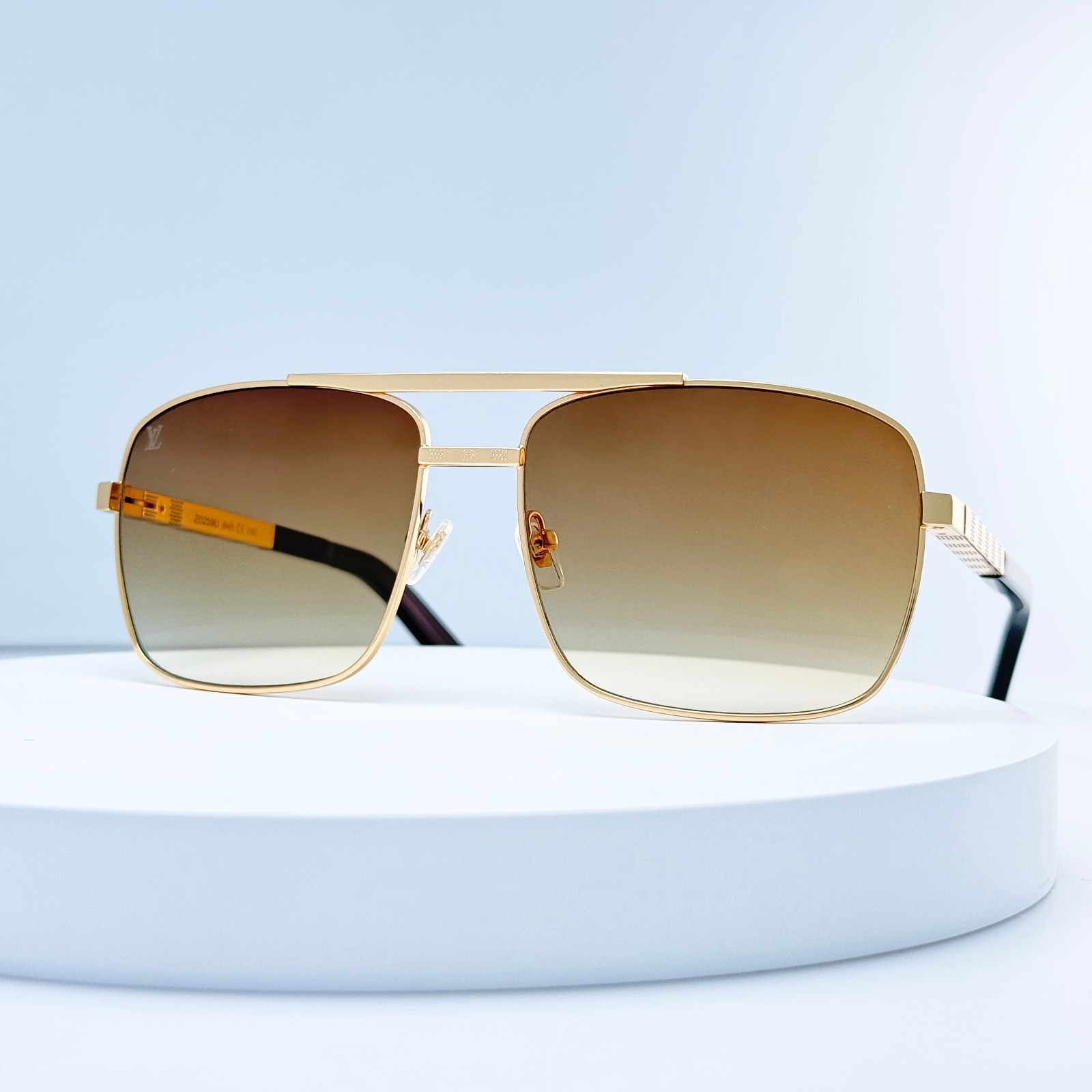 Louis Vuitton Z0259U Gold Metal Navigator Sunglasses Brown Gradient Lens