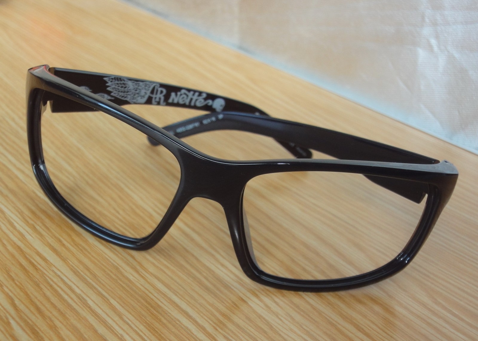 Arnette Fastball 4202-2267/81 Black mint frame/62mm-16 Polarized(Defective Lens)