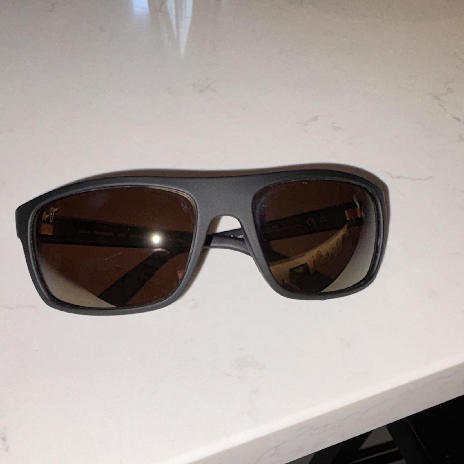 Maui Jim Men’s Polarized Lightweight Wrap Rectangle Sunglasses Black/Brown