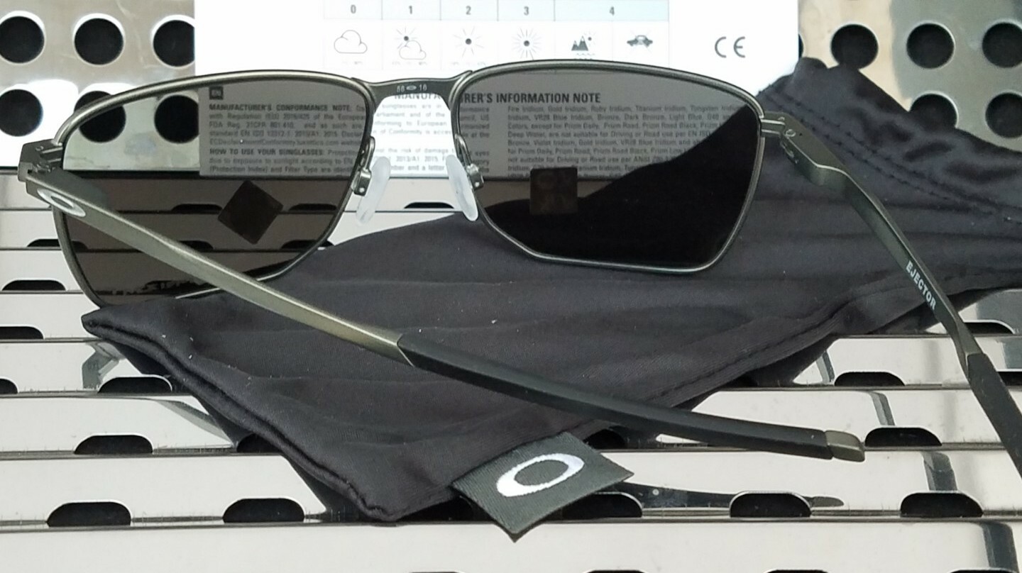 New Oakley EJECTOR Sunglasses 4142-0358 Carbon w/ Prizm Black Polarized
