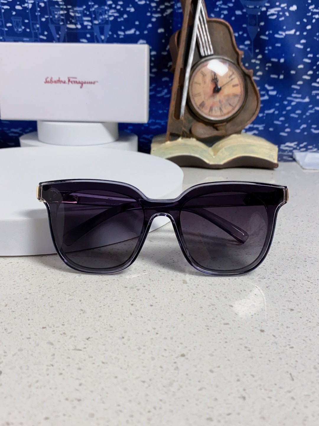 Salvatore Ferragamo Unisex Sunglasses Model: SF1073S Size: 54 □ 17 – 140