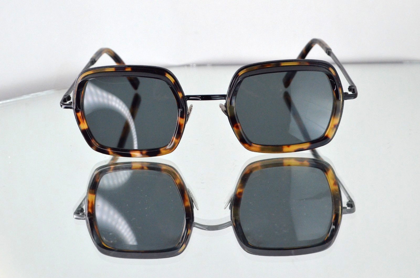 Cutler And Gross London Hooded Square Sunglasses Tortoiseshell Italy 1301