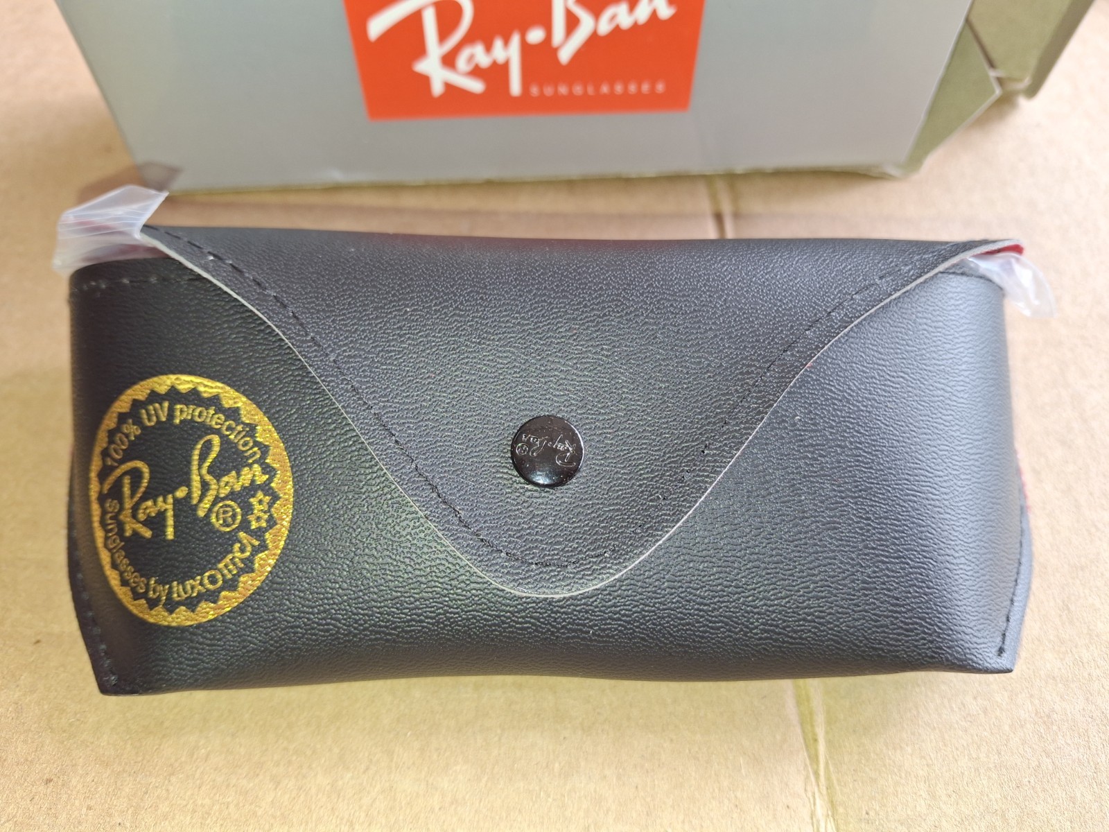 Ray Ban Wayfarer Sunglasses and Case Set