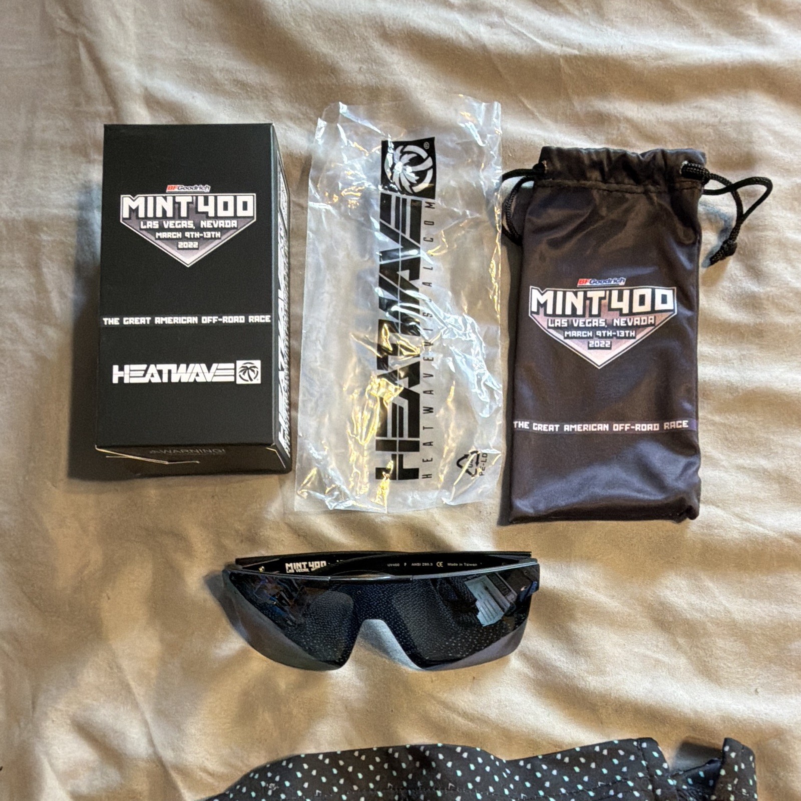 Heatwave Quatro Sunglasses Black Frame Mirrored Black Lens SE2022 + 5 Stickers