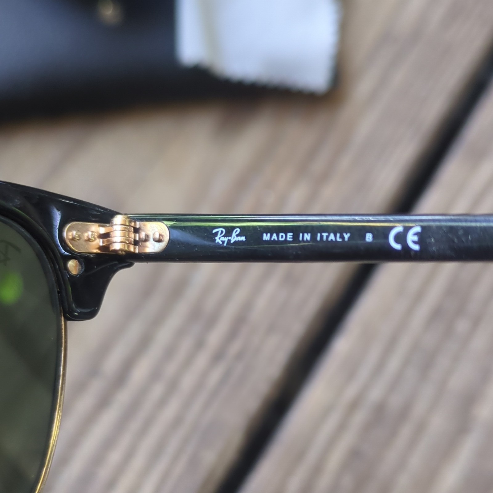 Ray-Ban RB3016 Clubmaster Black/Gold Frame Green G-15 Glass Lens 51-21