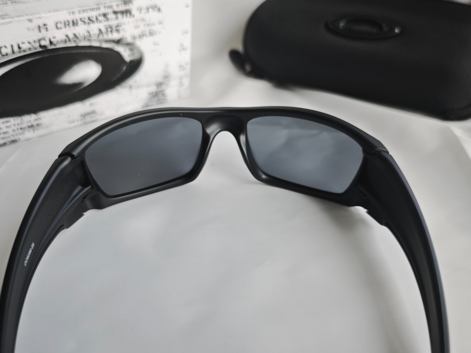 Oakley Fuel Cell Polarized OO9096-05 Black Frame Gray Lens